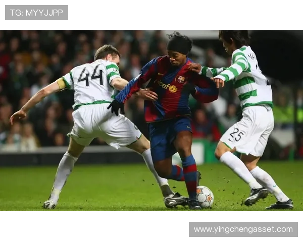 全球足球明星前十名精彩瞬间全景回顾与分析