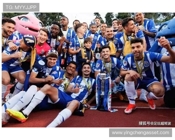 全球足球明星队员汇聚各国风采展现球场魅力与激情 全球足球明星队员汇聚各国风采展现球场魅力与激情