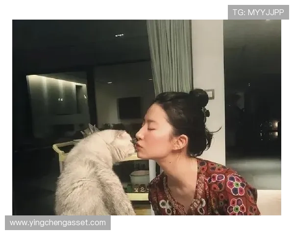 刘亦菲与足球明星的粉丝互动揭秘引发热议与关注