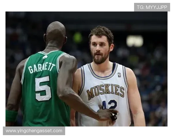 加内特与足球明星同框合影展现体育巨星的友谊与魅力